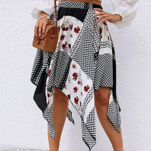 đĽ$5/$25âNwot Floral and Chevron Asymmetrical HemâSkirt - Picture 7 of 7